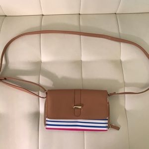 Cross body purse with wallet organizer